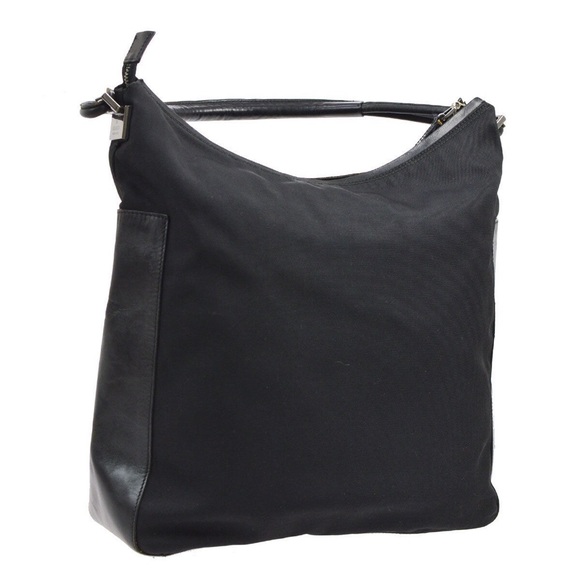 Gucci Handbags - Authentic Gucci Purse